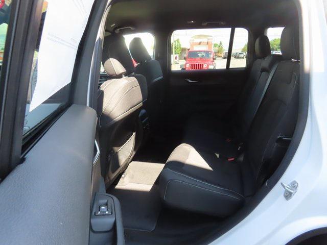 new 2025 Jeep Grand Cherokee car, priced at $38,203