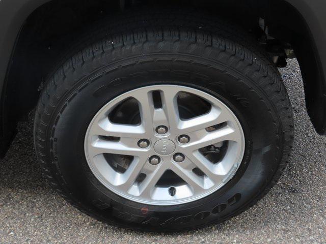 used 2022 Jeep Grand Cherokee car, priced at $29,998