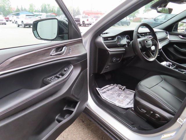 new 2025 Jeep Grand Cherokee car, priced at $43,841