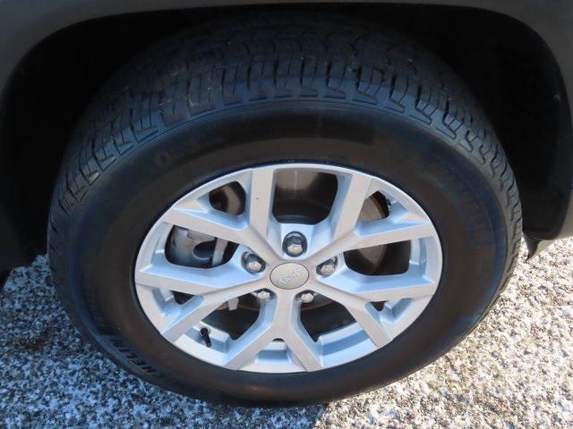 used 2023 Jeep Grand Cherokee L car, priced at $34,994