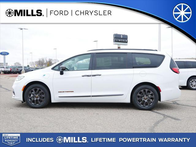 new 2024 Chrysler Pacifica Hybrid car, priced at $55,341