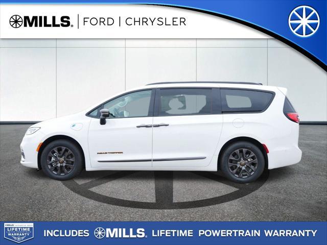 new 2024 Chrysler Pacifica Hybrid car, priced at $55,384
