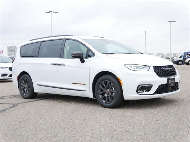 new 2024 Chrysler Pacifica Hybrid car, priced at $48,856