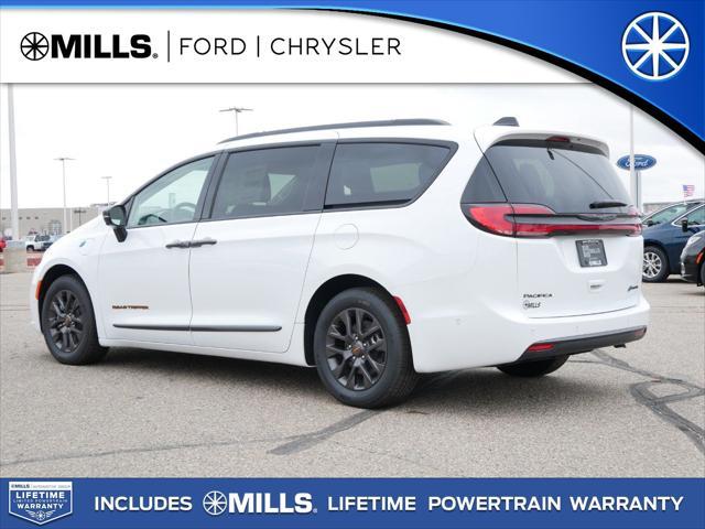 new 2024 Chrysler Pacifica Hybrid car, priced at $55,341