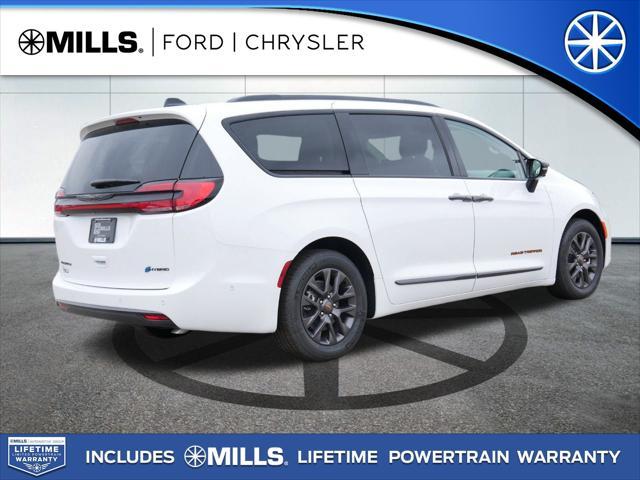 new 2024 Chrysler Pacifica Hybrid car, priced at $55,384