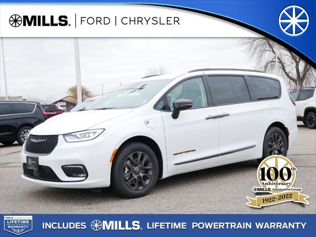 new 2024 Chrysler Pacifica Hybrid car, priced at $56,356