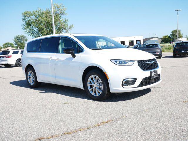 new 2024 Chrysler Pacifica car, priced at $44,961