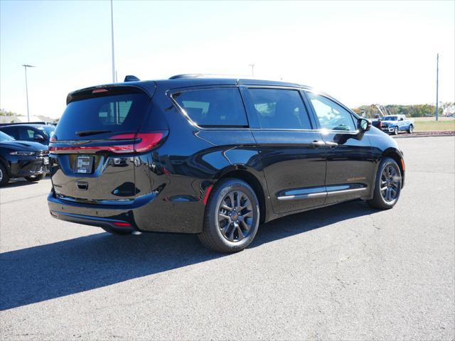 new 2024 Chrysler Pacifica Hybrid car, priced at $49,456