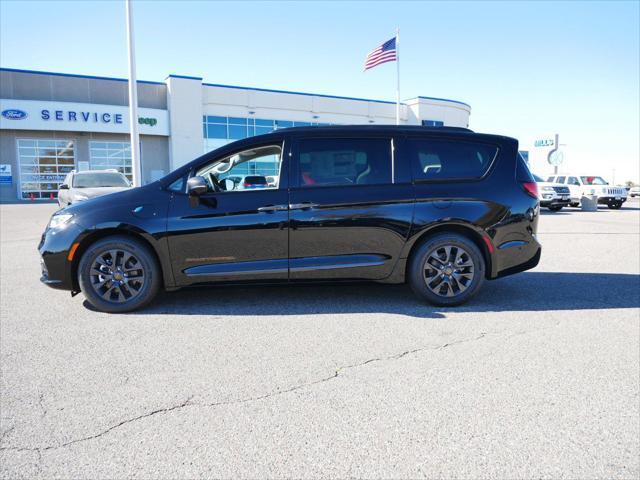 new 2024 Chrysler Pacifica Hybrid car, priced at $49,456