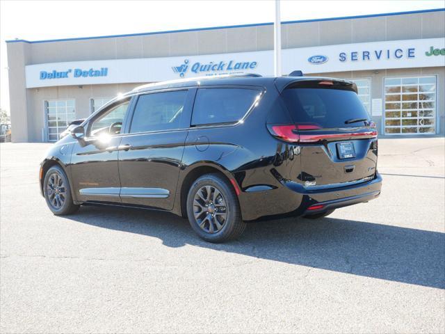 new 2024 Chrysler Pacifica Hybrid car, priced at $49,456