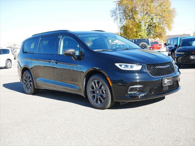 new 2024 Chrysler Pacifica Hybrid car, priced at $49,456