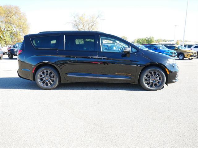 new 2024 Chrysler Pacifica Hybrid car, priced at $49,456