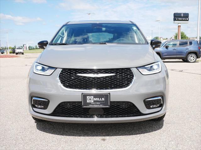new 2024 Chrysler Pacifica car, priced at $43,456