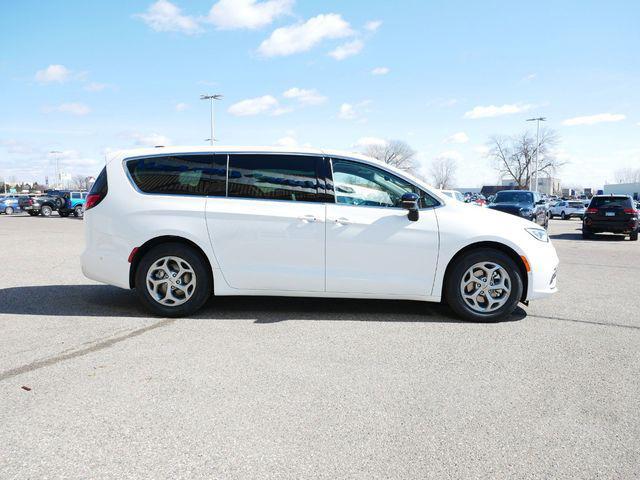 new 2024 Chrysler Pacifica car, priced at $47,686