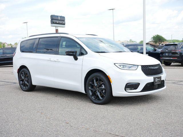 new 2024 Chrysler Pacifica car, priced at $48,446