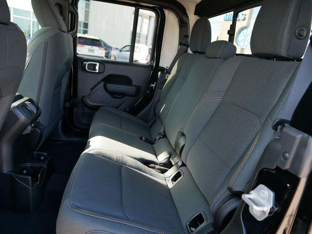 new 2025 Jeep Gladiator car, priced at $44,164