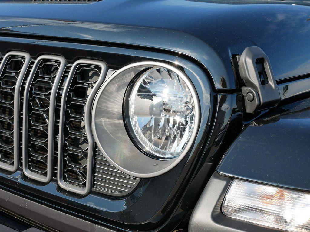 new 2025 Jeep Gladiator car, priced at $44,164