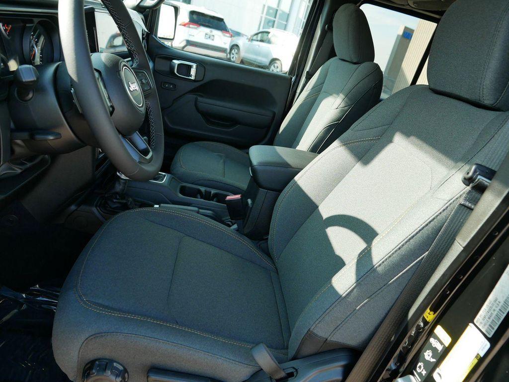 new 2025 Jeep Gladiator car, priced at $44,164