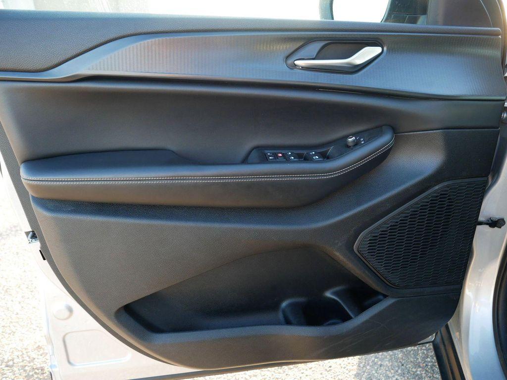 used 2023 Jeep Grand Cherokee L car, priced at $25,991