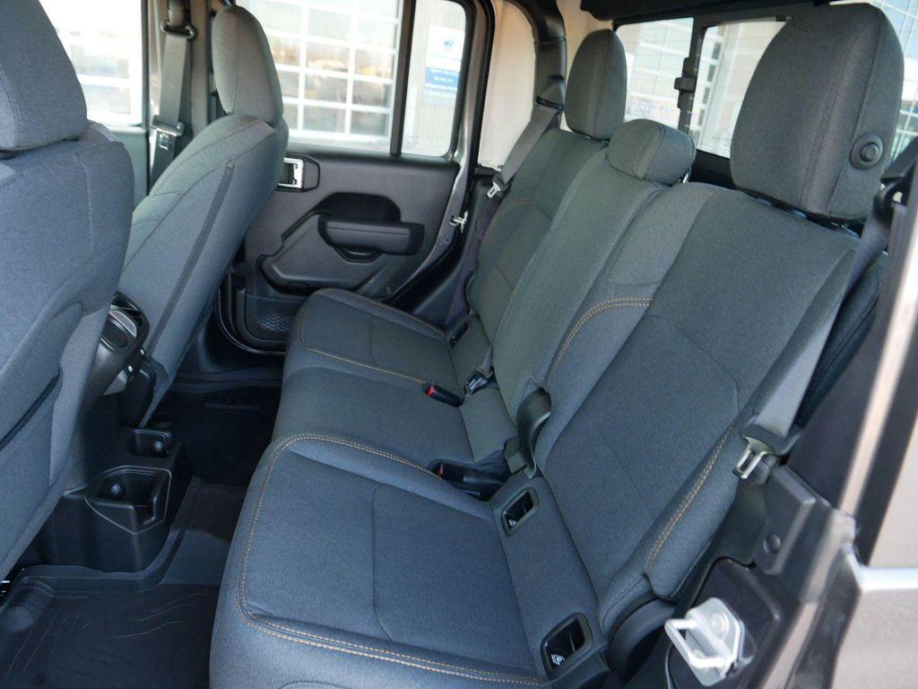 new 2025 Jeep Gladiator car, priced at $42,164