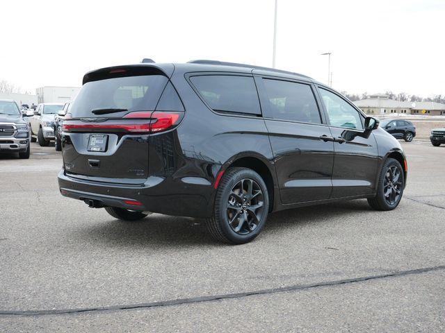 new 2024 Chrysler Pacifica car, priced at $59,732