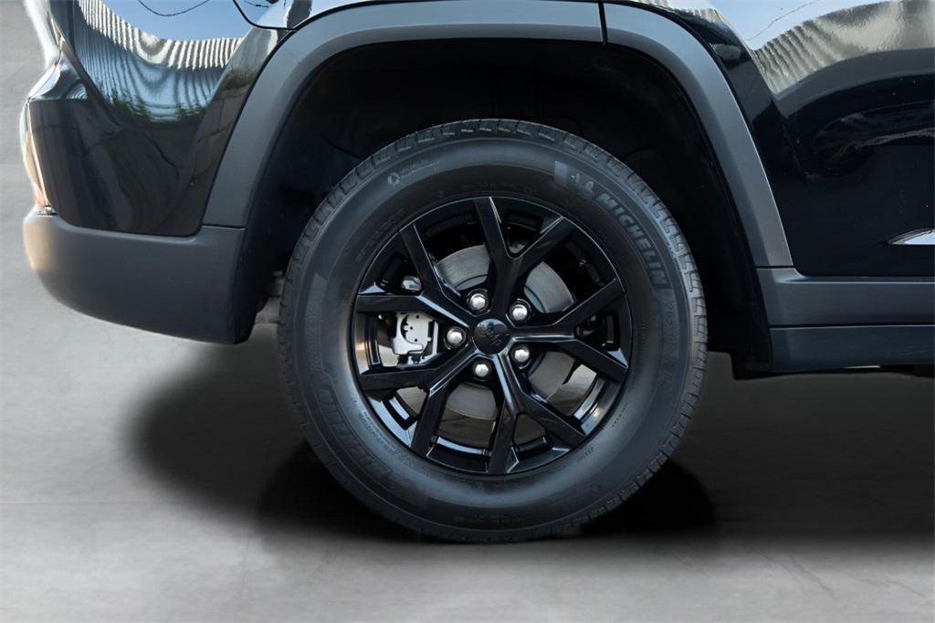 used 2024 Jeep Grand Cherokee car, priced at $33,652