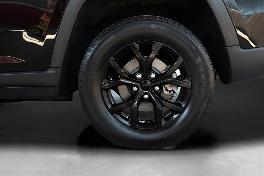 used 2024 Jeep Grand Cherokee car, priced at $33,652