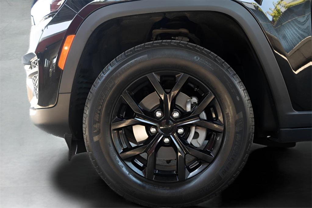 used 2024 Jeep Grand Cherokee car, priced at $33,652