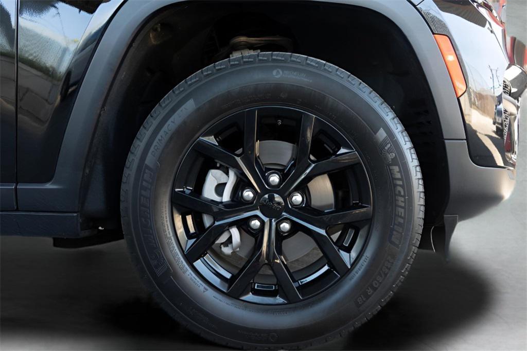 used 2024 Jeep Grand Cherokee car, priced at $33,652