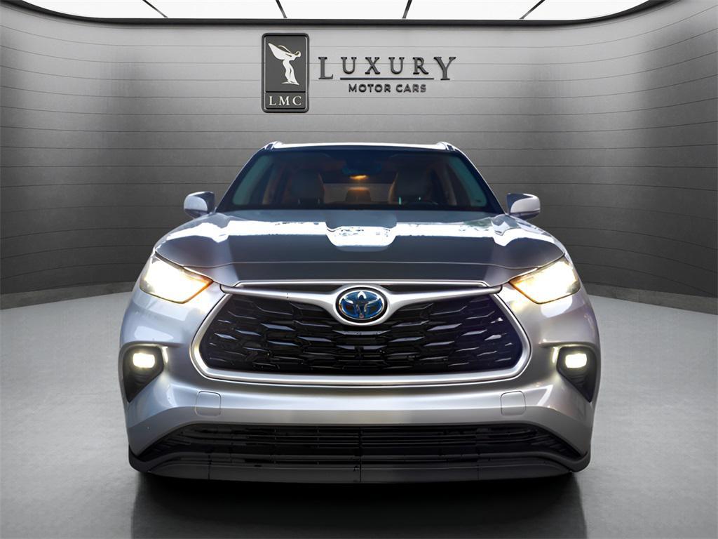 used 2023 Toyota Highlander Hybrid car, priced at $31,298