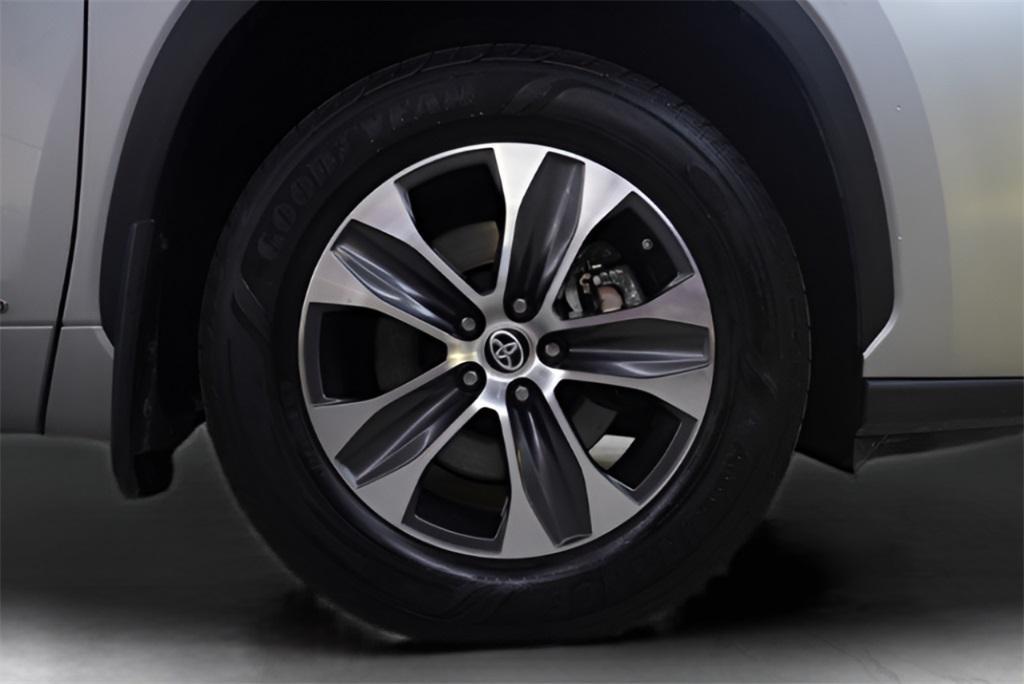 used 2023 Toyota Highlander Hybrid car, priced at $31,298