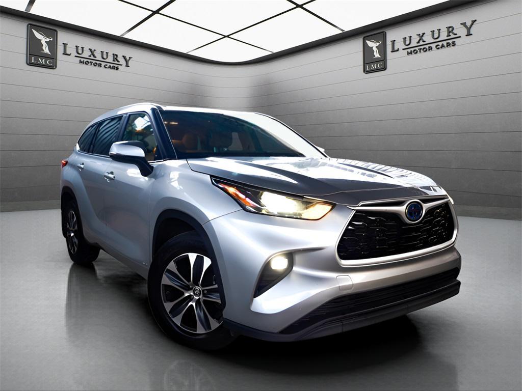 used 2023 Toyota Highlander Hybrid car, priced at $31,298