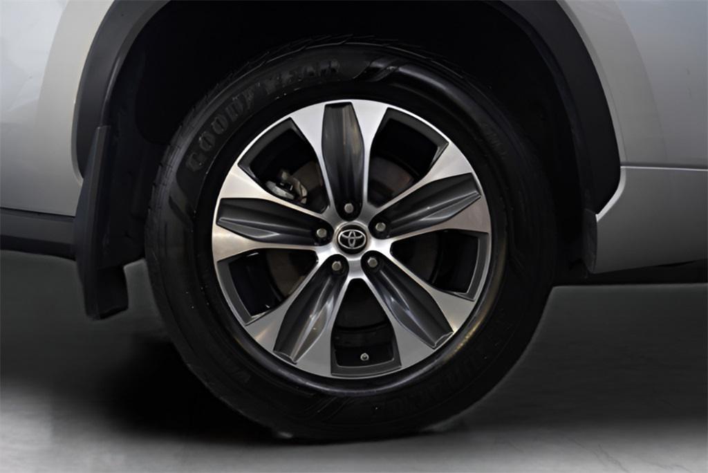 used 2023 Toyota Highlander Hybrid car, priced at $31,298