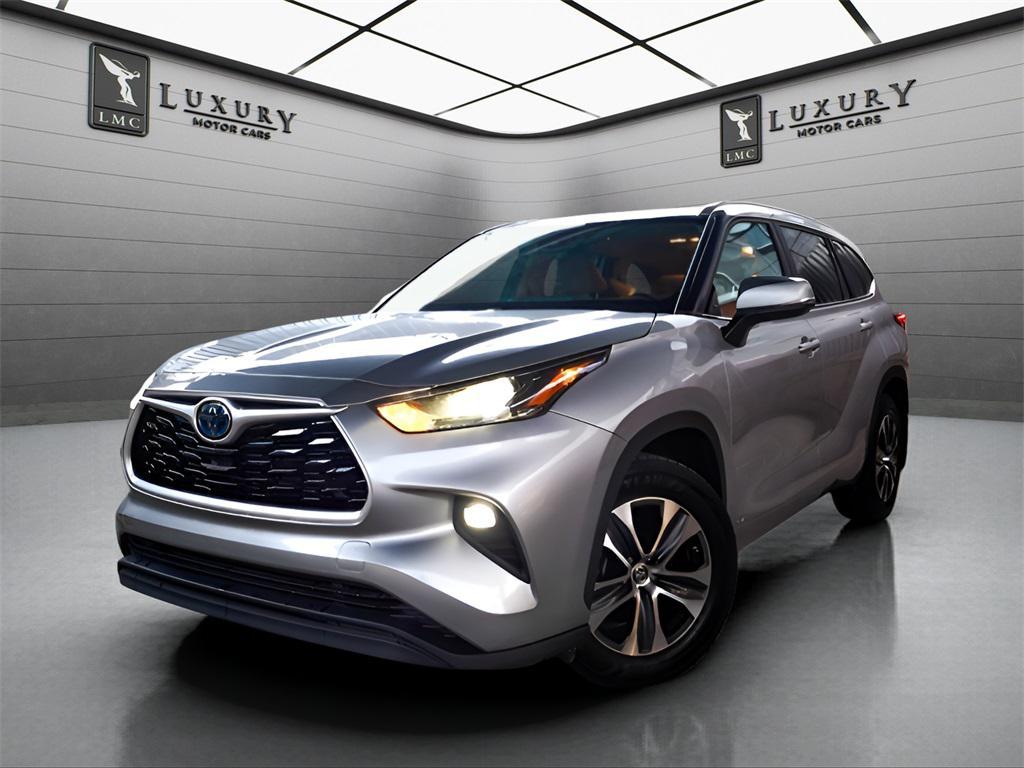 used 2023 Toyota Highlander Hybrid car, priced at $31,298
