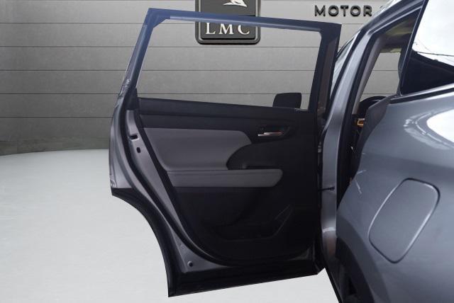 used 2023 Toyota Highlander Hybrid car, priced at $31,298