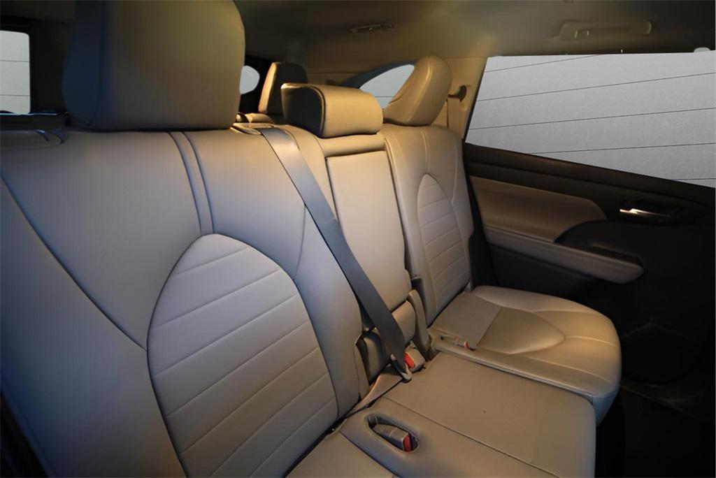 used 2023 Toyota Highlander Hybrid car, priced at $31,298