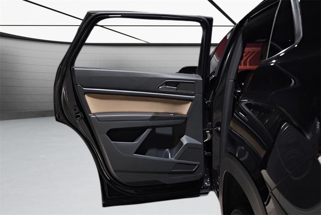 used 2020 Volkswagen Atlas Cross Sport car, priced at $23,745
