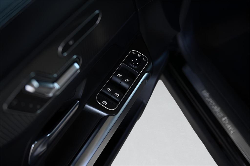 used 2021 Mercedes-Benz GLB 250 car, priced at $20,589