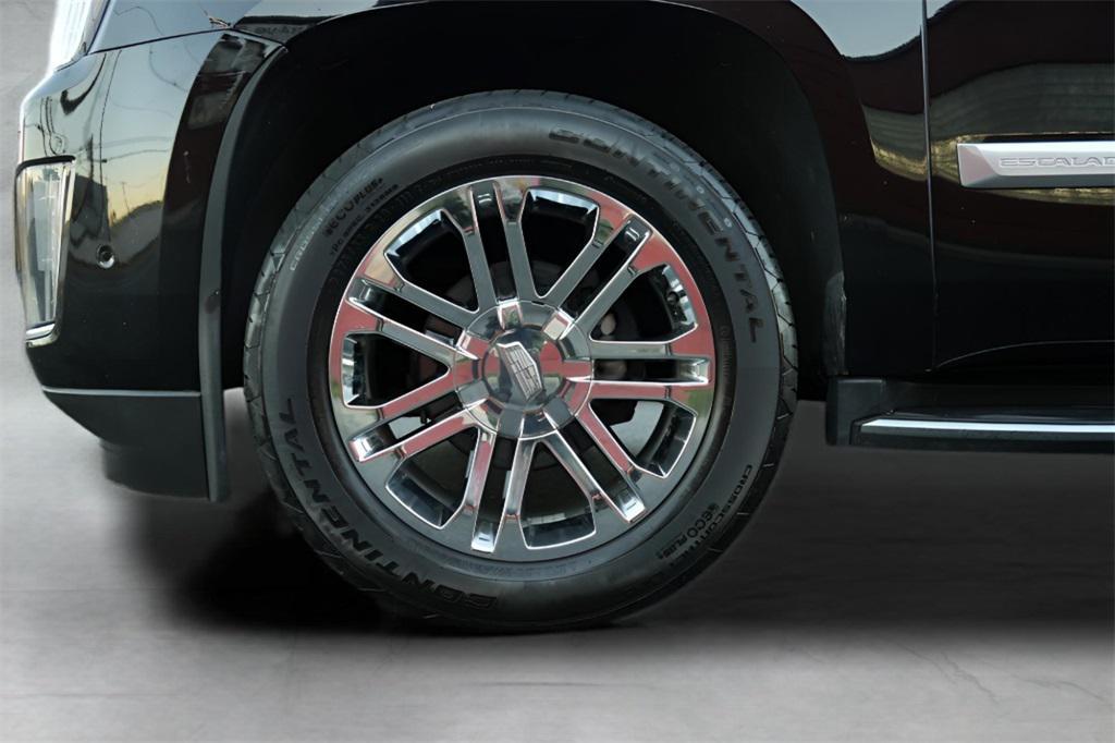 used 2020 Cadillac Escalade ESV car, priced at $31,598