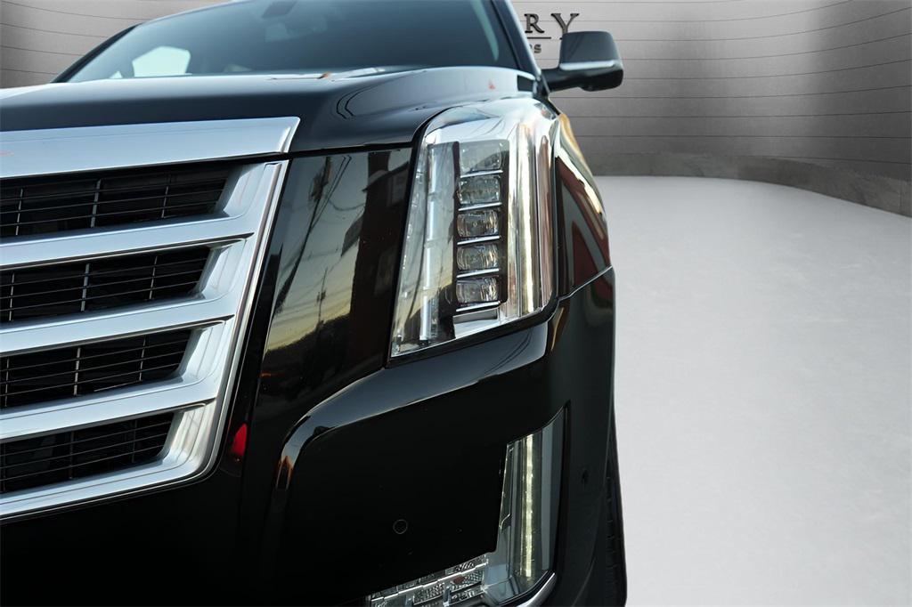 used 2020 Cadillac Escalade ESV car, priced at $31,598
