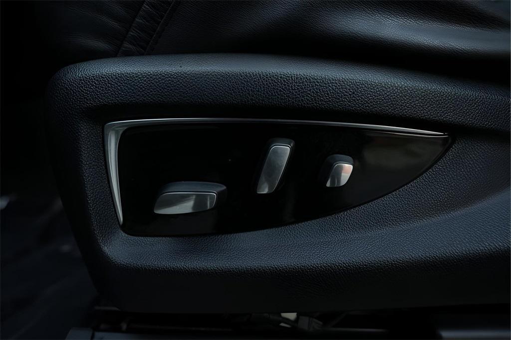 used 2020 Cadillac Escalade ESV car, priced at $31,598