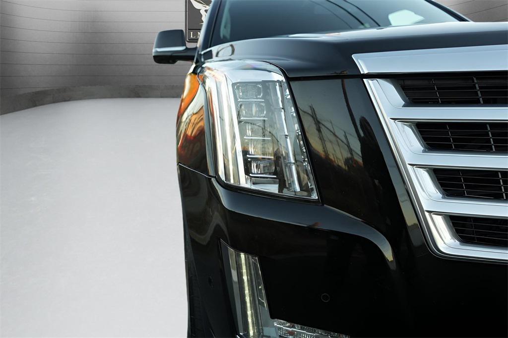 used 2020 Cadillac Escalade ESV car, priced at $31,598