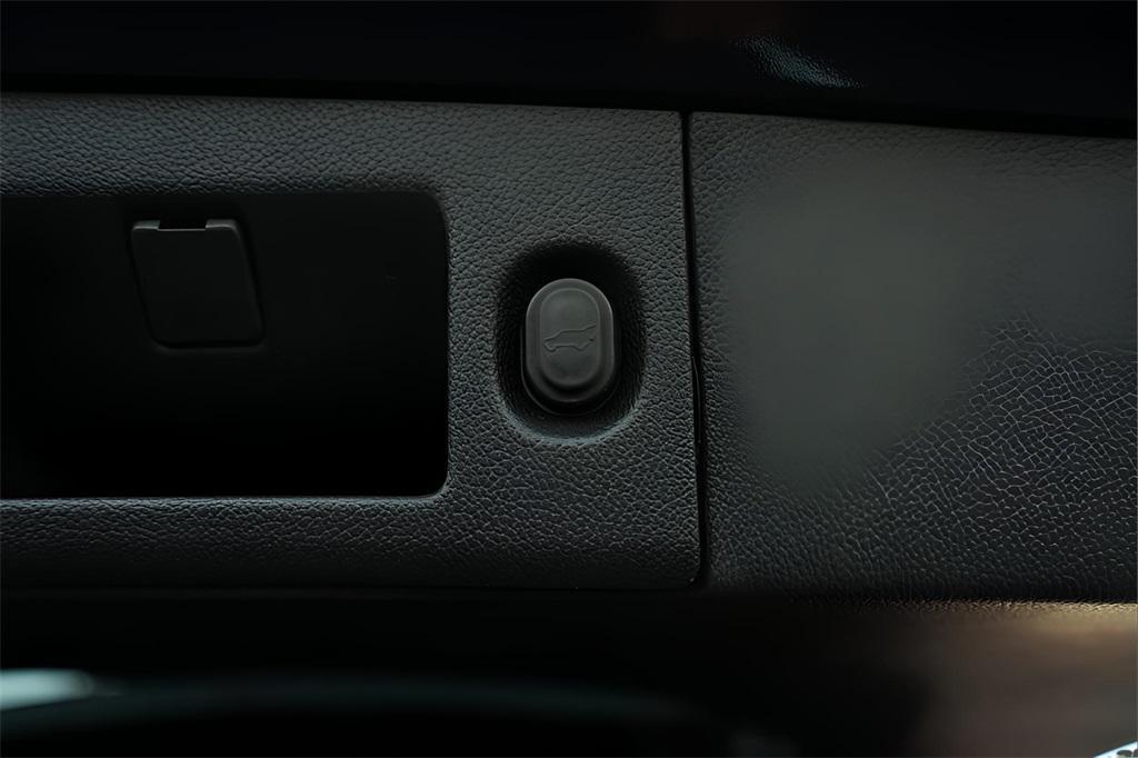 used 2020 Cadillac Escalade ESV car, priced at $31,598