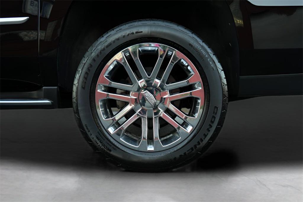 used 2020 Cadillac Escalade ESV car, priced at $31,598