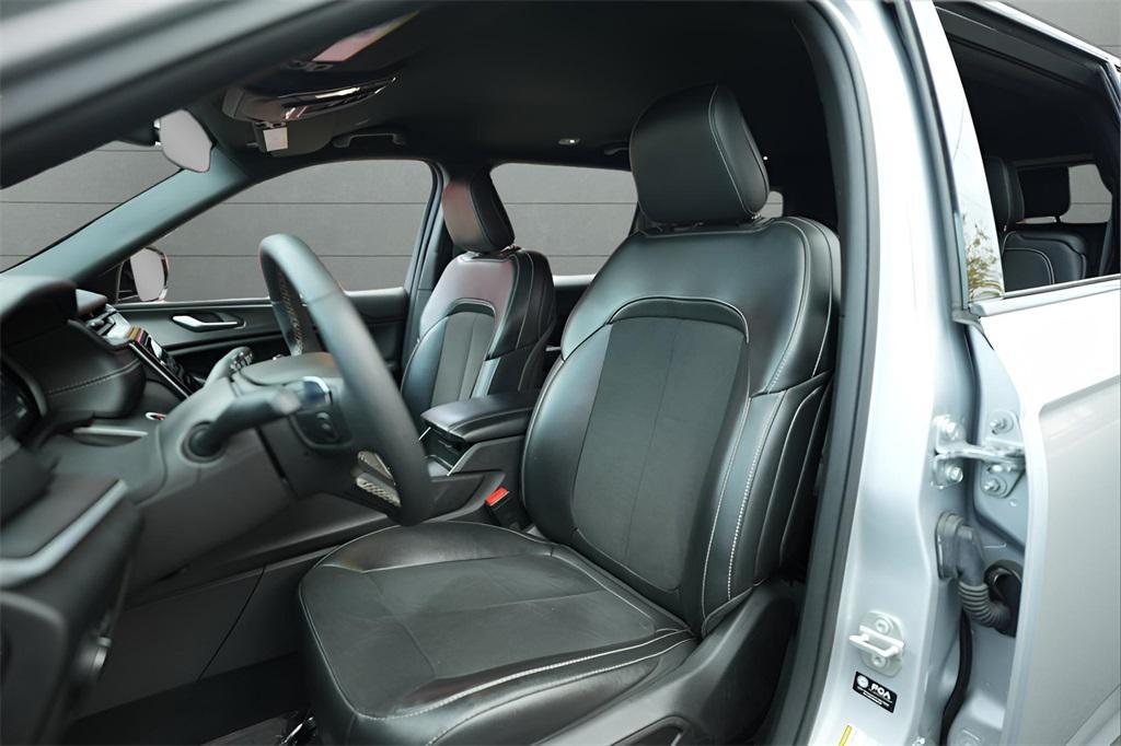 used 2024 Jeep Grand Cherokee L car, priced at $25,189