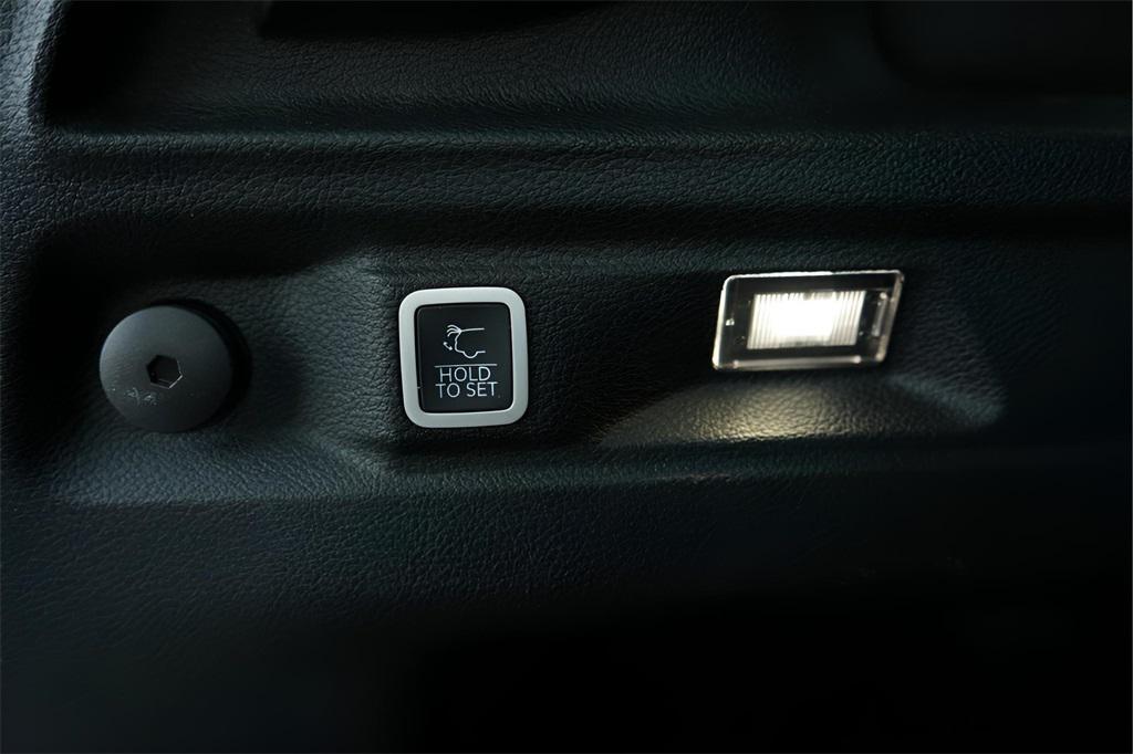 used 2024 Jeep Grand Cherokee L car, priced at $25,189