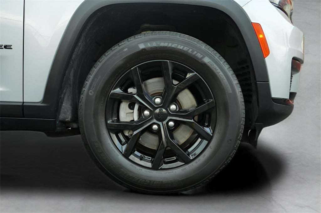 used 2024 Jeep Grand Cherokee L car, priced at $25,189