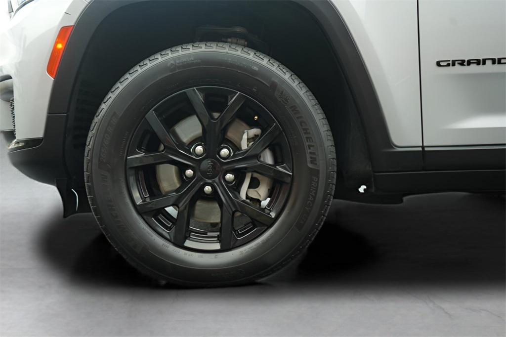 used 2024 Jeep Grand Cherokee L car, priced at $25,189