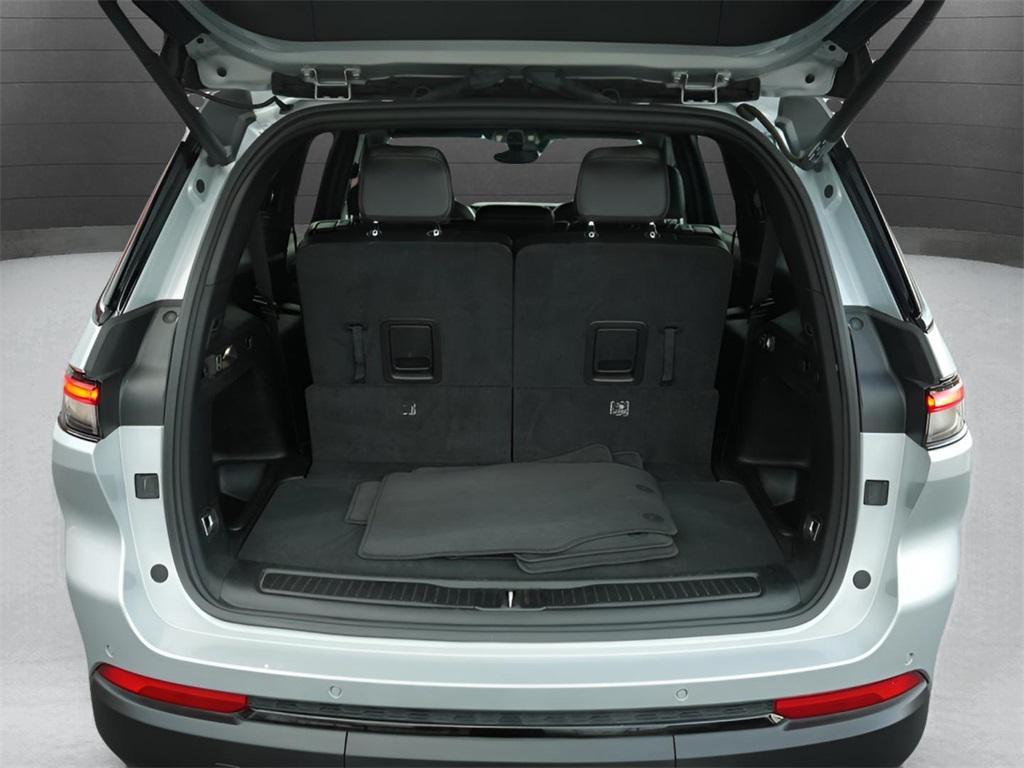 used 2024 Jeep Grand Cherokee L car, priced at $25,189