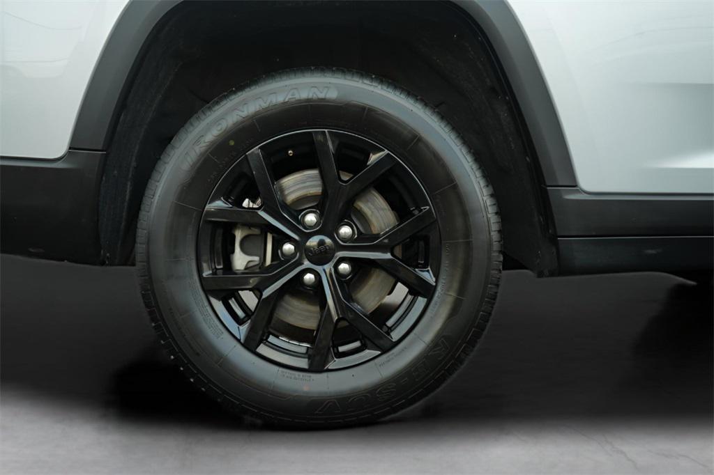 used 2024 Jeep Grand Cherokee L car, priced at $25,189